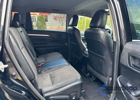 2018 Toyota Highlander Le z USA, uszkodzony, nr VIN 5TDBZRFH1JS907936